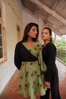 The Conscious Closet Black Diagonal Black Overlay