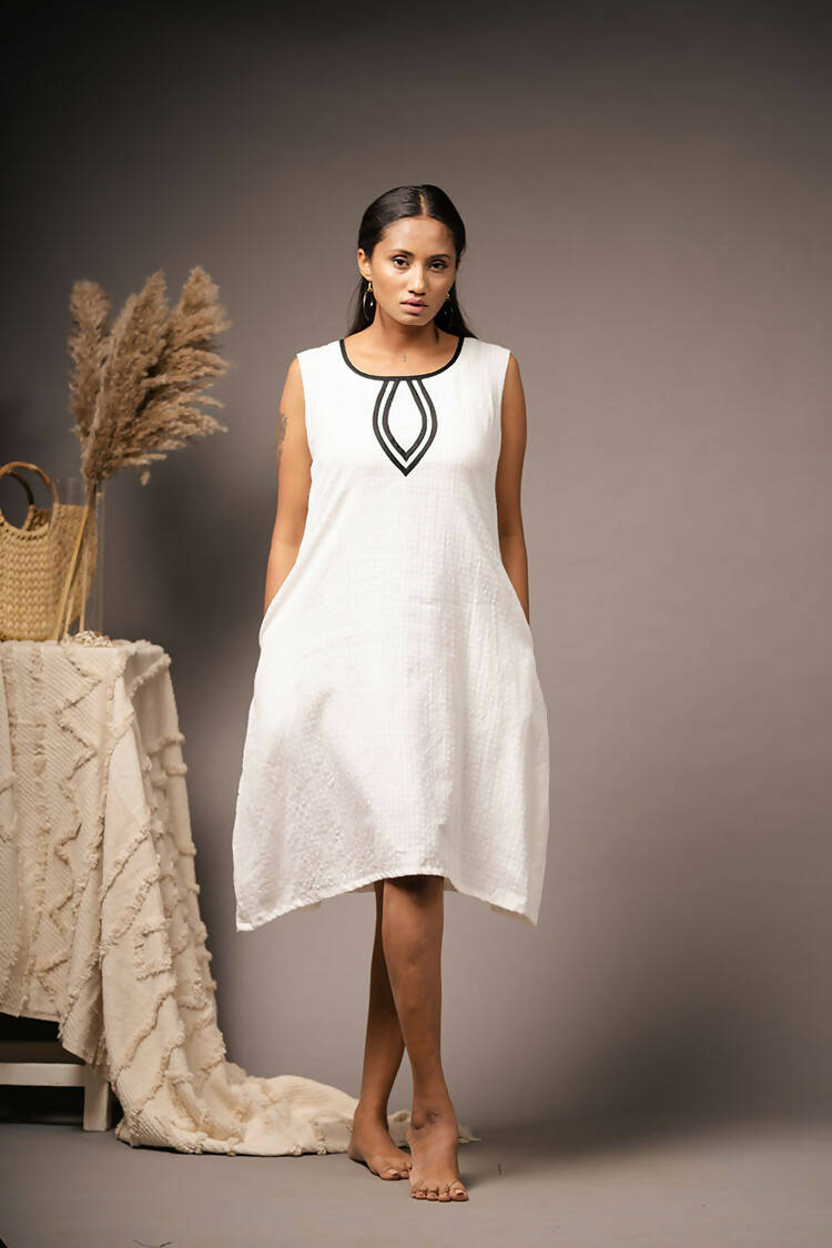 Taraasi Women's White Handwoven Sleeveless And Knee Length Dress