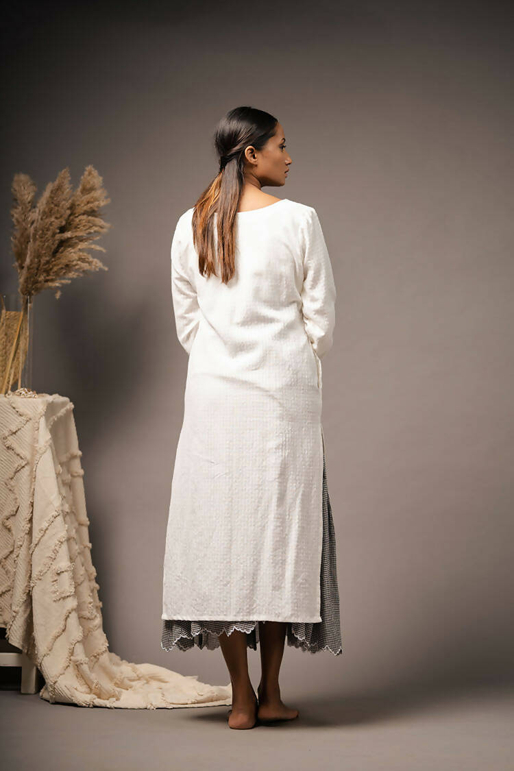 Taraasi Women's White Handwoven Cotton And Hand-spun fabrics Beautifully Handcrafted Tassels And The Delicate Cut Work Dress