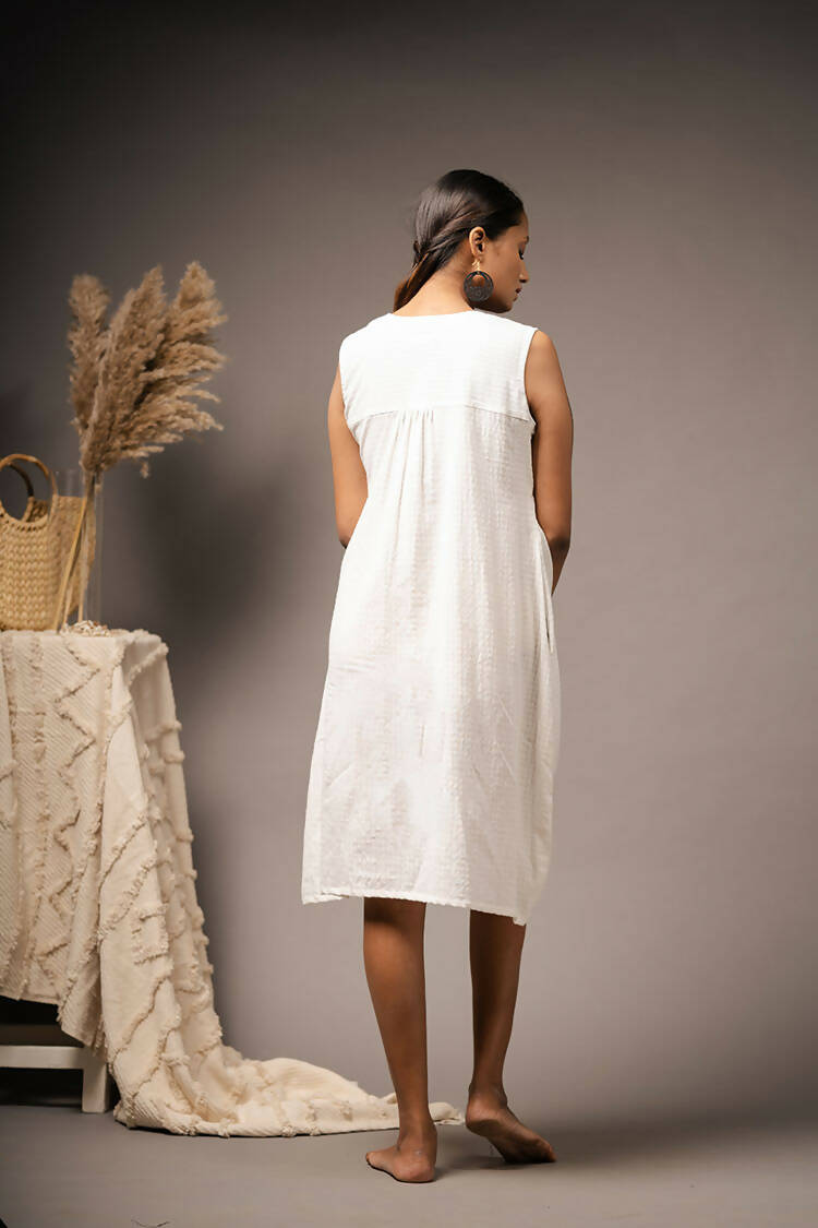 Taraasi Women's White Handwoven Sleeveless And Knee Length Dress
