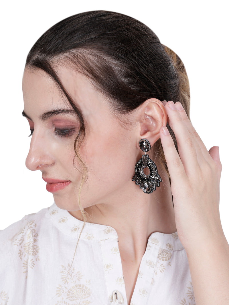 Black & Silver Crystals Midnight Bling Earrings – Elegant Sparkling Design with Stunning Contrast for a Glamorous Touch to Any Outfit