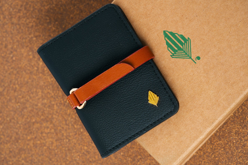 Green Hermitage Neith Unisex Black & Gingerbread Cardholder