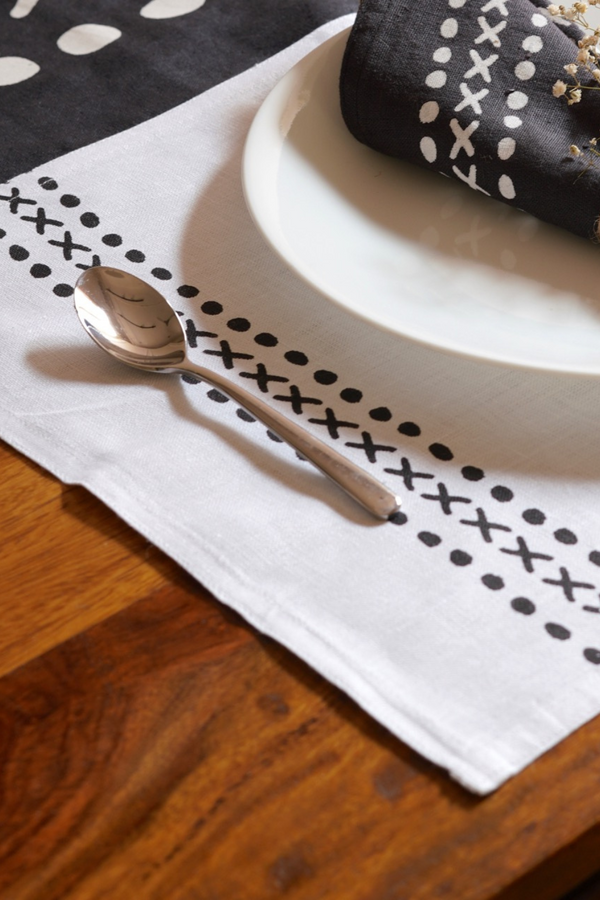 Cross White Table Mat