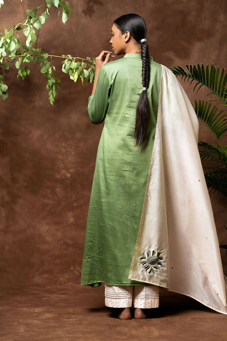Taraasi Women's Parrot Green Cotton Silk Thread Hand Embroidery Work Kurta (Set Of 3)