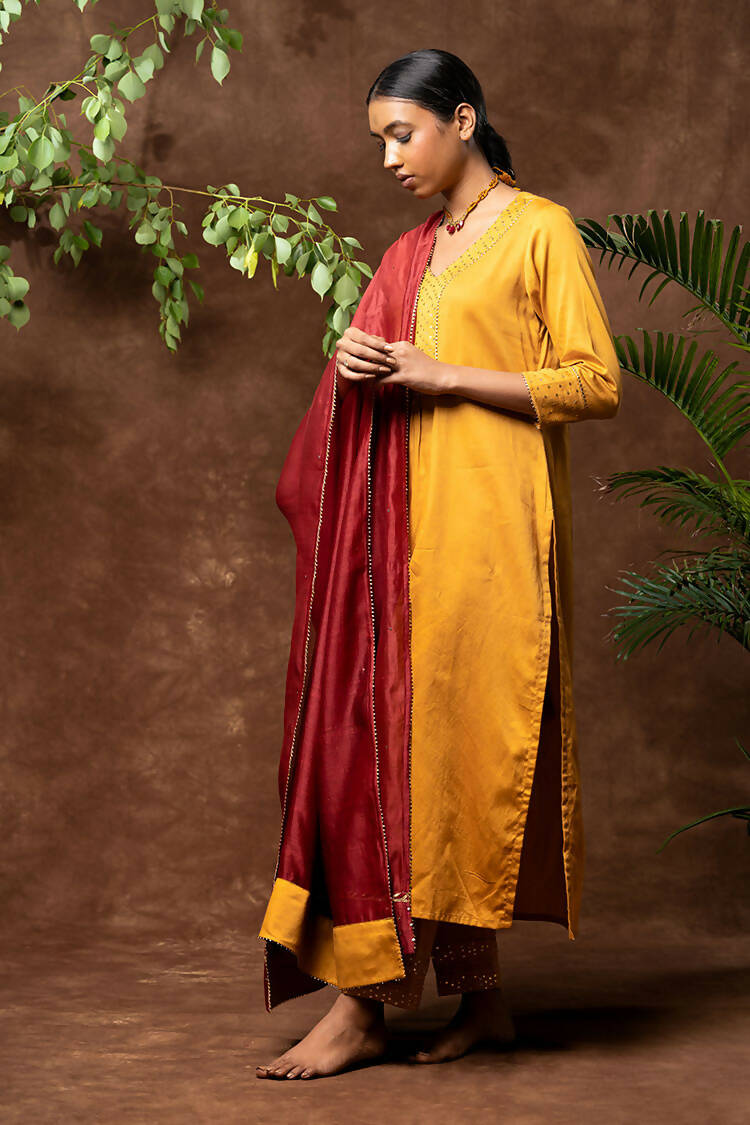 Taraasi Women's Mustard And Maroon Cotton Silk Sequin Work Kurta (Set Of 3)