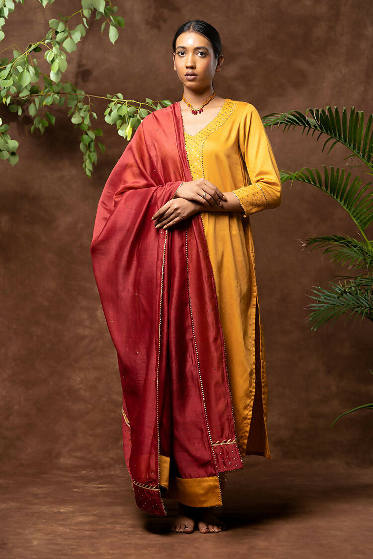 Taraasi Women's Mustard And Maroon Cotton Silk Sequin Work Kurta (Set Of 3)