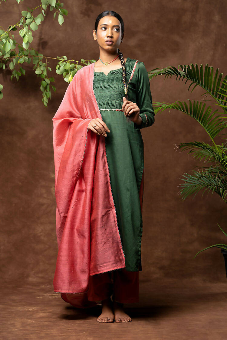 Taraasi Women's Deep Corel Handloom Chanderi Silk Embroidered Mukaish/Badla Work Dupatta