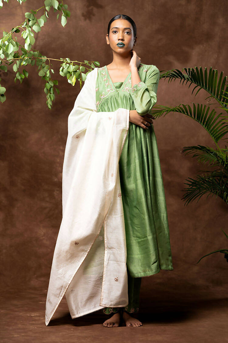 Taraasi Women's Parrot Green Handloom Chanderi Silk Hand Embroidered Kurta (Set Of 3)