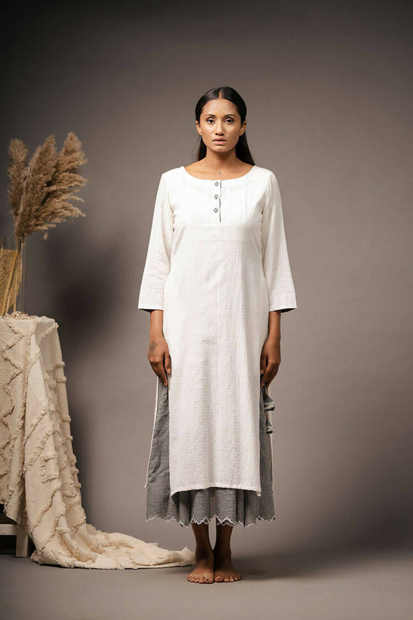 Taraasi Women's White Handwoven Cotton And Hand-spun fabrics Beautifully Handcrafted Tassels And The Delicate Cut Work Dress
