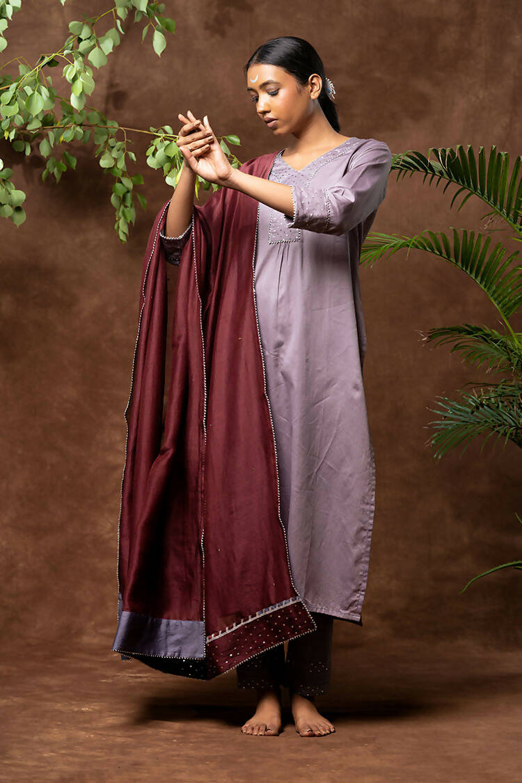 Taraasi Women's Wine Handloom Chanderi Silk Sequin Work And Lehriya Handcrafted Lace Dupatta