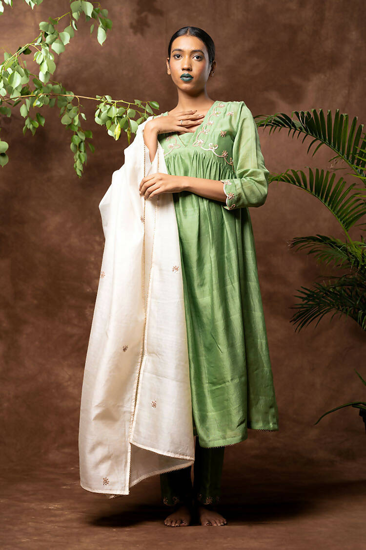 Taraasi Women's Parrot Green Handloom Chanderi Silk Hand Embroidered Kurta (Set Of 3)