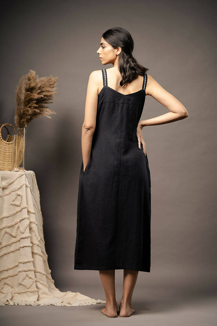 Taraasi Women's Black Handwoven Cotton Beautifully Detailed With Basic Running Stitch Dress