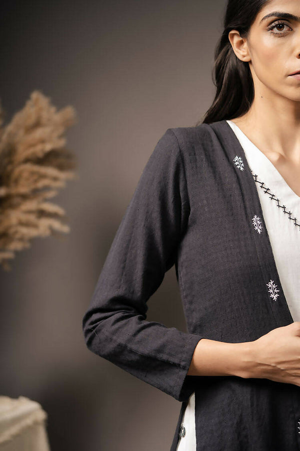 Taraasi Women's Black Handwoven Cotton Hand Embroidery On Buttonholes Shrug