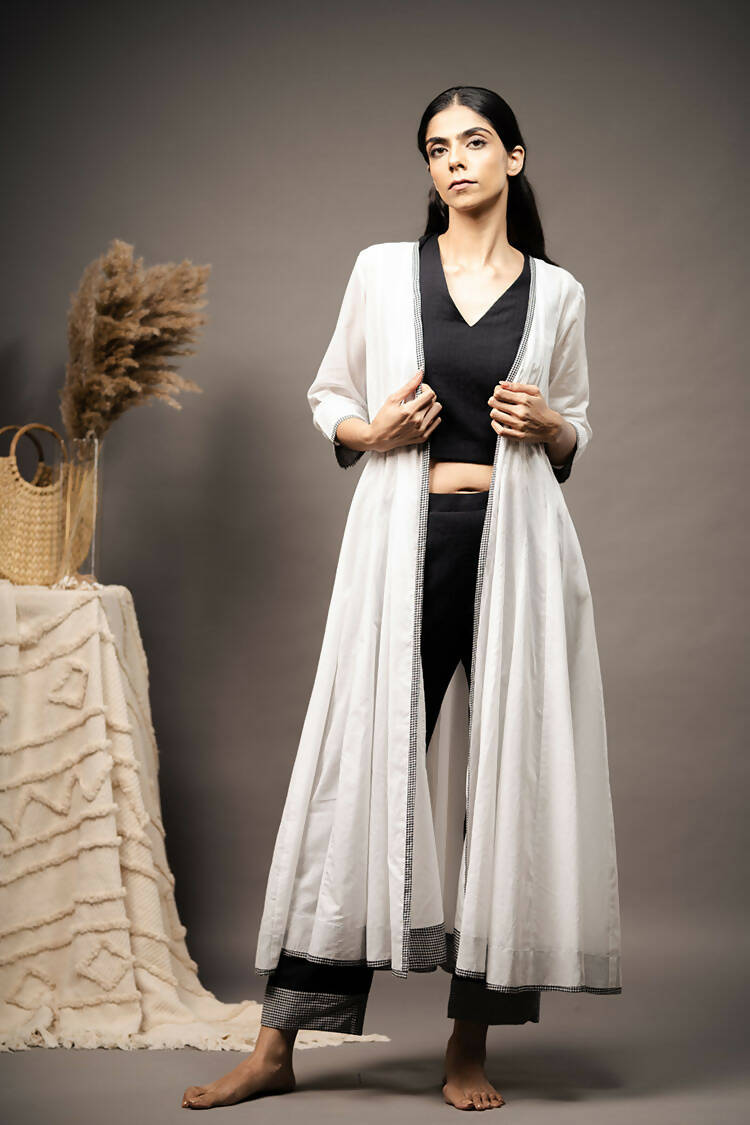 Taraasi Women's White Pure Cotton Checkered Fabric Detailing Shrug