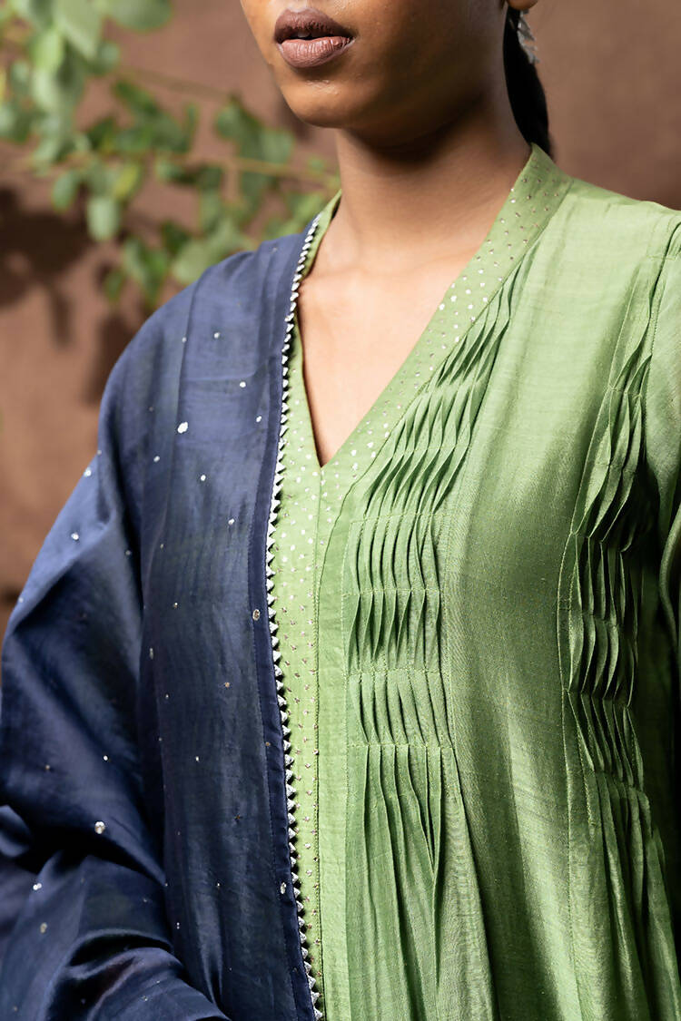 Taraasi Women's Parrot Green Handloom Chanderi Silk Panels And Twisted Pintucks And Hand Embroidered Mukaish/Badla Work Kurta