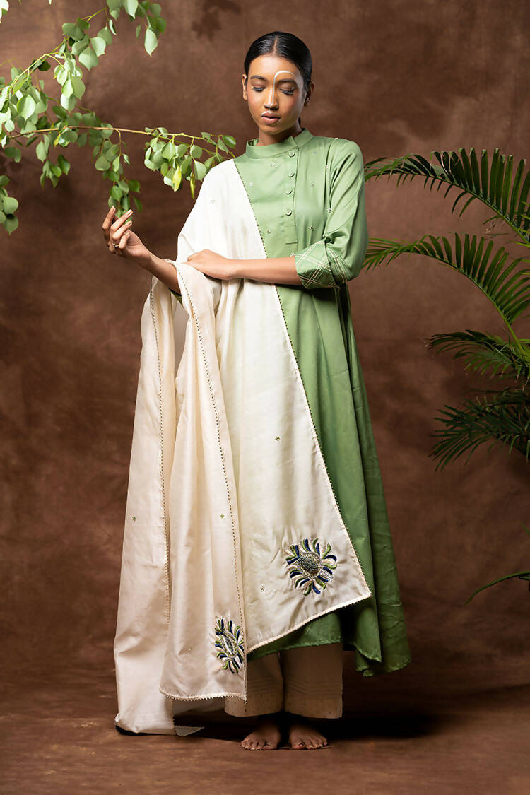 Taraasi Women's Parrot Green Cotton Silk Thread Hand Embroidery Work Kurta