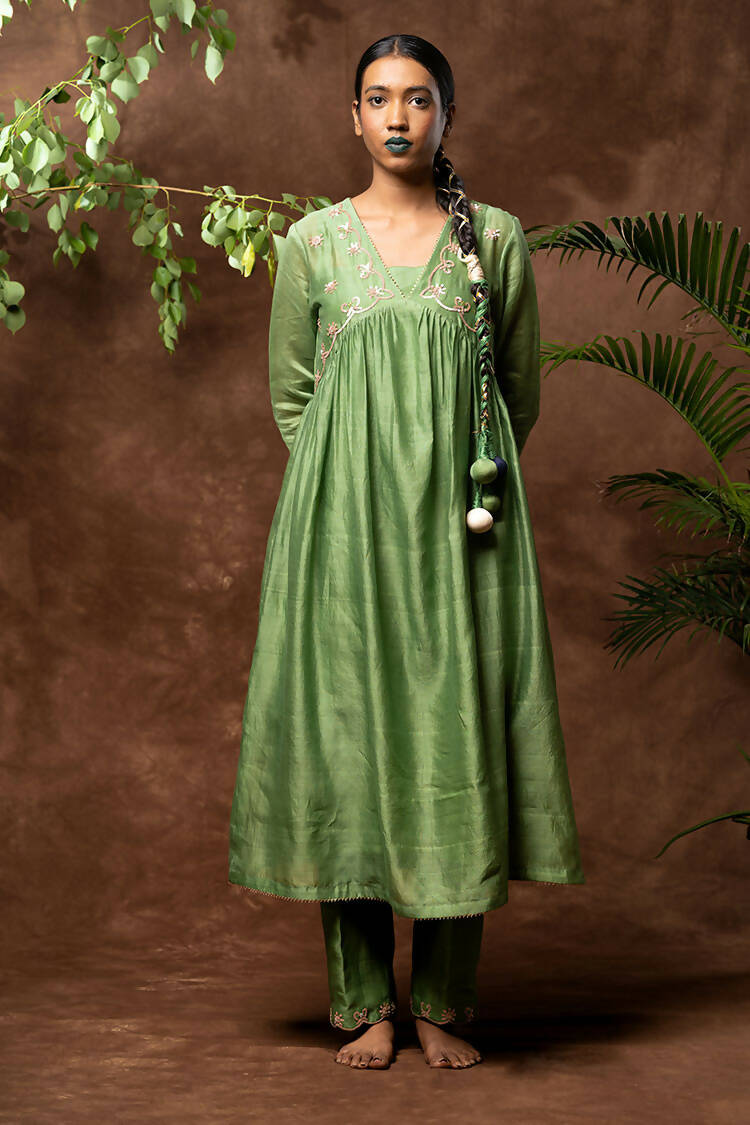 Taraasi Women's Parrot Green Handloom Chanderi Silk Hand Embroidered Kurta