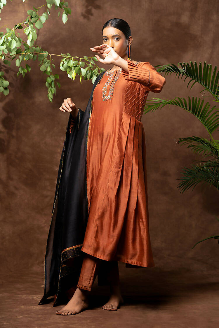 Taraasi Women's Rust Handloom Chanderi Silk Pleats Pant